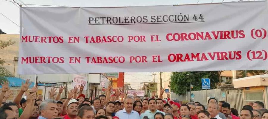 Protestan jubilados y activos del sindicato petrolero por muertes en hospital de Pemex