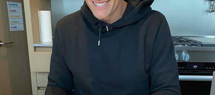 Firma Tom Brady como nuevo Bucanero de Tampa