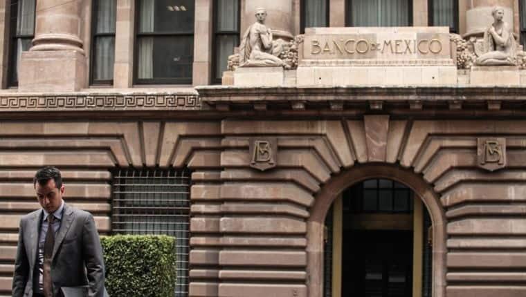 Baja Banxico tasa de interés a 6.5 por ciento ante la contingencia por el coronavirus
