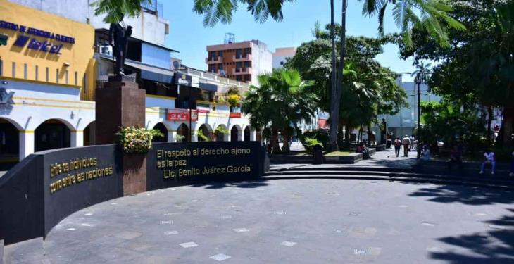 Un centro histórico semi vacío y con algunos locales cerrados es lo que prevalece este domingo