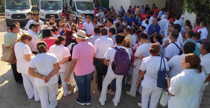 Protesta personal médico del IMSS clínica 46 por falta de insumos y material médico para atender coronavirus Protesta personal médico del IMSS clínica 46 por falta de insumos y material médico para atender coronavirus