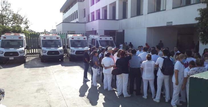 Protesta personal médico del IMSS clínica 46 por falta de insumos y material médico para atender coronavirus Protesta personal médico del IMSS clínica 46 por falta de insumos y material médico para atender coronavirus