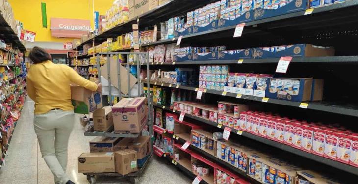 Supermercados se encuentran abasteciendo sus anaqueles