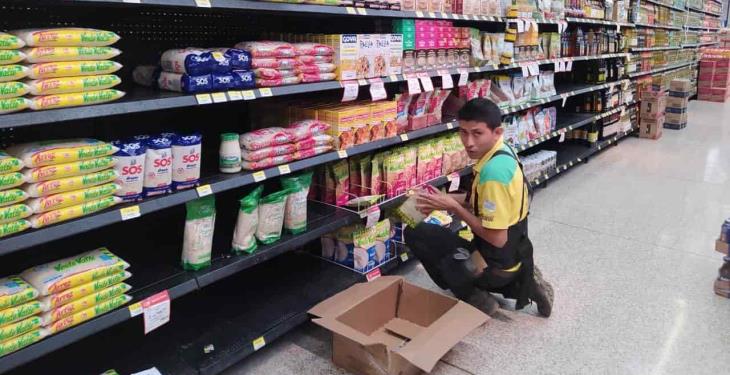 Supermercados se encuentran abasteciendo sus anaqueles
