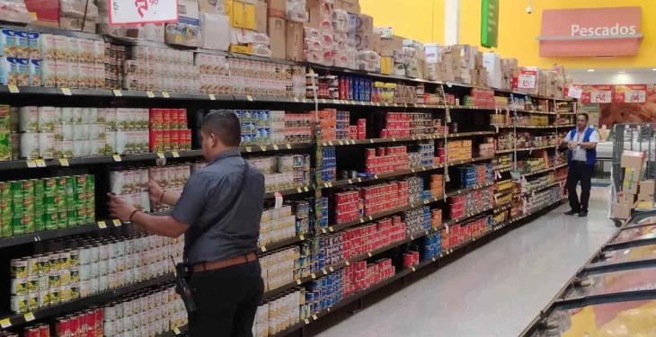 Supermercados se encuentran abasteciendo sus anaqueles