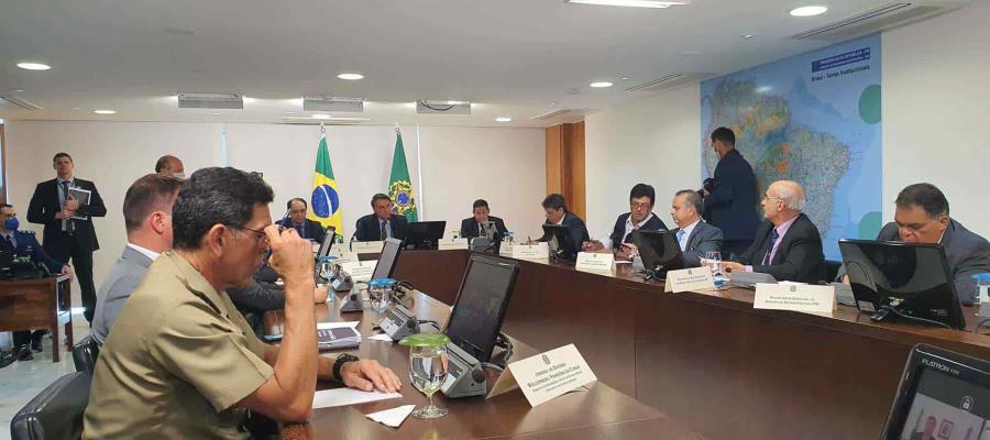 Da Jair Bolsonaro reversa a decreto que permitía a las empresas retener salarios a sus empleados durante el brote de coronavirus