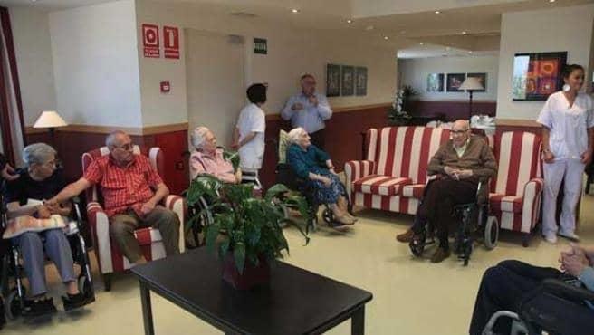 Ejército español encuentra a ancianos conviviendo con cadáveres en asilos