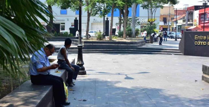 Retiran cintas de parques, por instrucciones del gobernador, asegura líder de comerciantes del Centro Histórico
