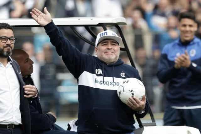 Maradona, en aislamiento total por tener alto riesgo: médico