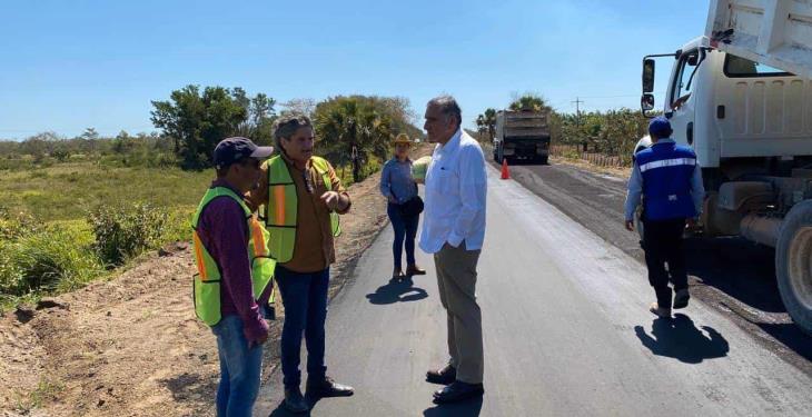 Reaparece Adán Augusto en gira por Balancán