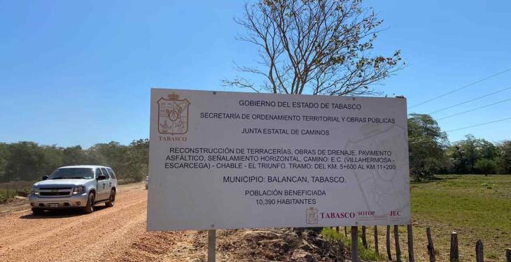 Reaparece Adán Augusto en gira por Balancán