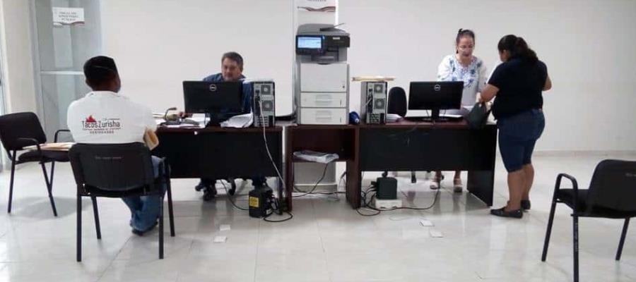 Haciendo uso de su sana distancia, empleados de la Fiscalía del estado continúan … laborando