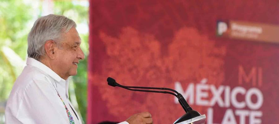 Señala AMLO que no puede quedarse encerrado en Palacio Nacional, porque tiene que alentar a los mexicanos Señala AMLO que no puede quedarse encerrado en Palacio Nacional, porque tiene que alentar a los mexicanos