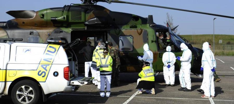 Traslada Francia en helicópteros militares a pacientes con coronavirus a Alemania Traslada Francia en helicópteros militares a pacientes con coronavirus a Alemania