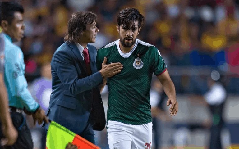 Te voy a parar a patadas, advierte Almeyda a Pizarro