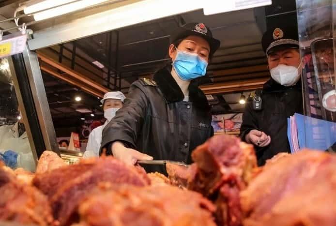 Wuhan, epicentro de la pandemia de coronavirus reabrió sus tiendas