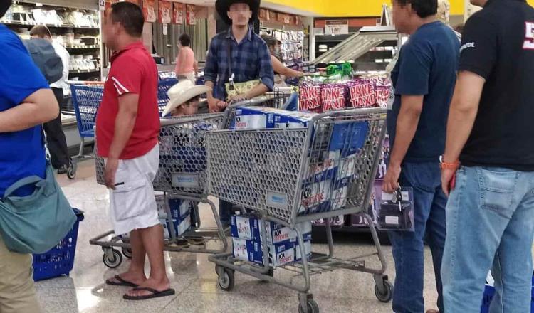 Anuncian ley seca y abarrotan supermercados para comprar alcohol