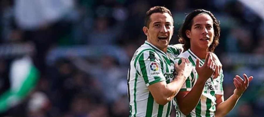 Lainez y Guardado reducen su sueldo para ‘apoyar’ al Betis