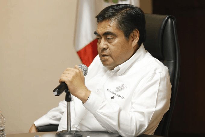 Los ricos no han donado ni un peso para comprar siquiera un cubreboca, se queja Miguel Barbosa