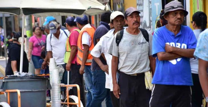 Regala 200 platos de comida diarios para afectados por contingencia