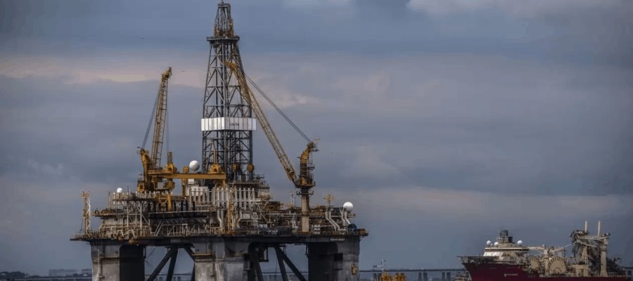 Se disparan precios del petróleo mexicano 51% tras anuncio de un posible recorte de producción