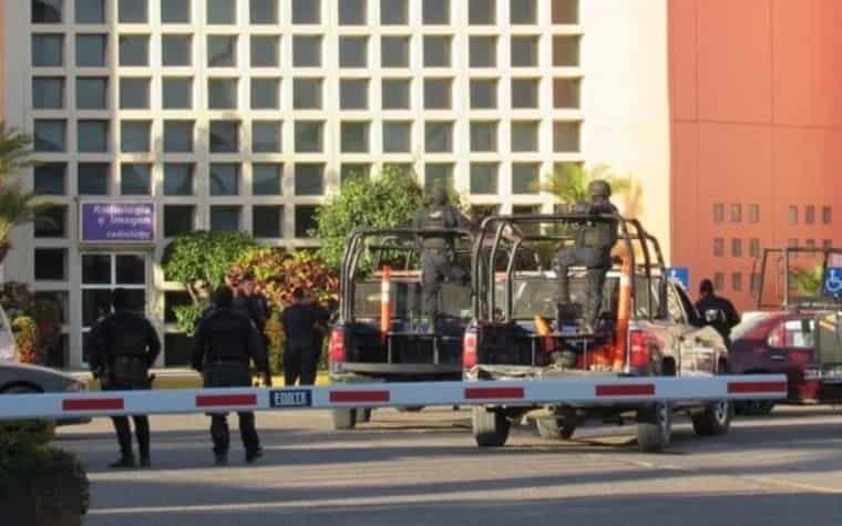 Ingresa comando armado a hospital de Mazatlán para rematar a un paciente
