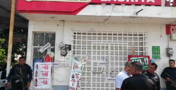 Clausuran negocios y depósitos de cerveza por violar decreto de prevención del Covid-19 en Comalcalco y Jalpa