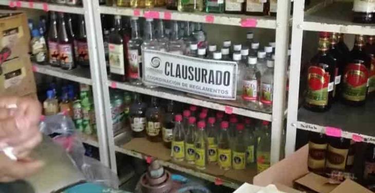 Clausuran negocios y depósitos de cerveza por violar decreto de prevención del Covid-19 en Comalcalco y Jalpa