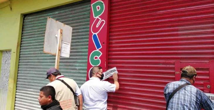 Clausuran negocios y depósitos de cerveza por violar decreto de prevención del Covid-19 en Comalcalco y Jalpa