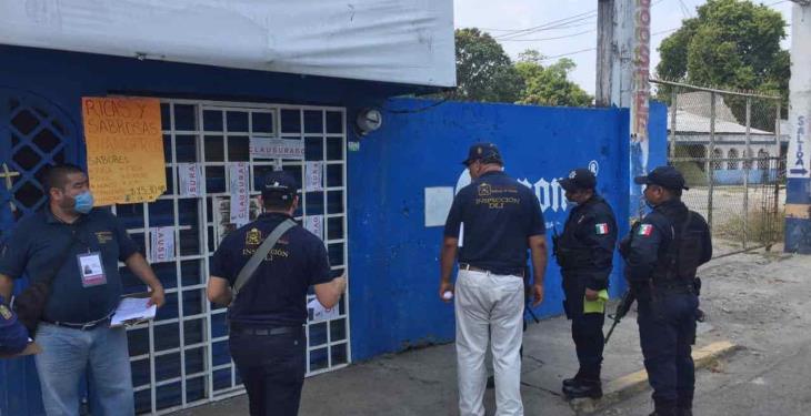 Clausuran negocios y depósitos de cerveza por violar decreto de prevención del Covid-19 en Comalcalco y Jalpa
