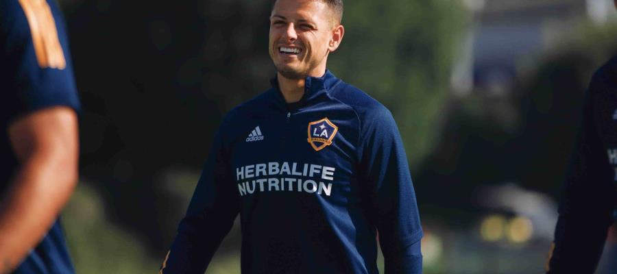 Se sorprende ‘Chicharito’ del bajo sueldo de médicos que atienden el Covid-19