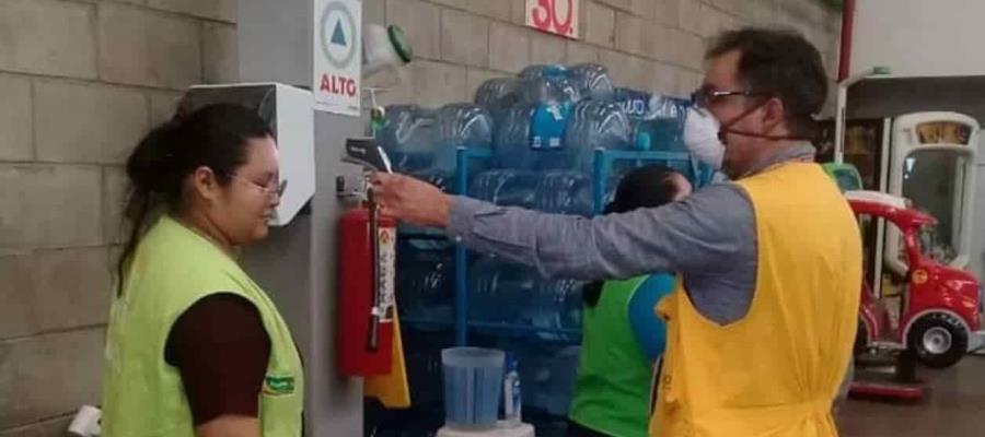 En Paraíso miden temperatura a empleados de la IP como medida por Covid-19