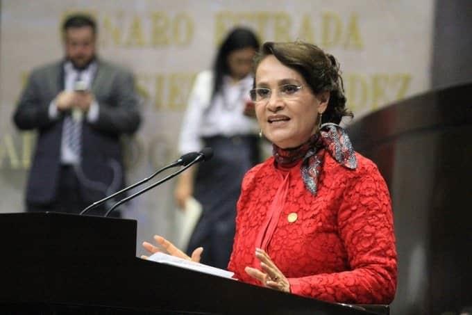 Plantea Dolores Padierna recorte al presupuesto del Congreso federal y estatales para brindar apoyo al sector Salud