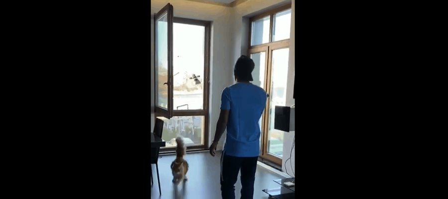 Club de futbol ruso usa dron para entregar trofeo de mejor futbolista de marzo