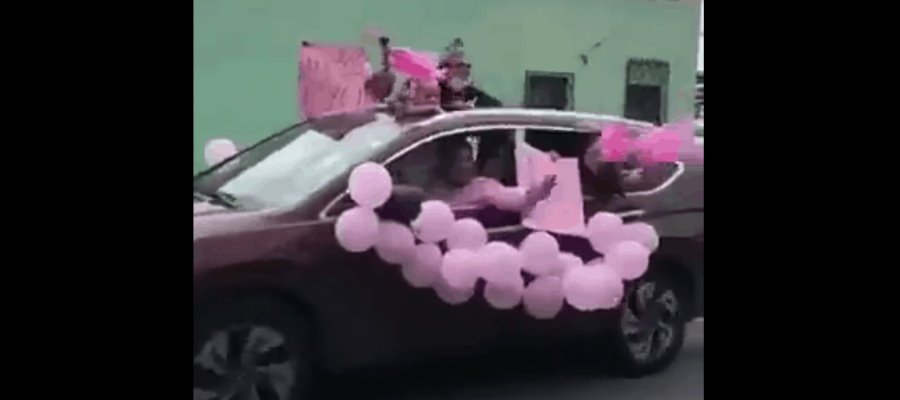Pese a pandemia familia en Monterrey realiza Baby Shower en caravana de vehículos Pese a pandemia familia en Monterrey realiza Baby Shower en caravana de vehículos