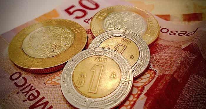 El peso se deprecia 3% arrastrado por la caída del precio del petróleo