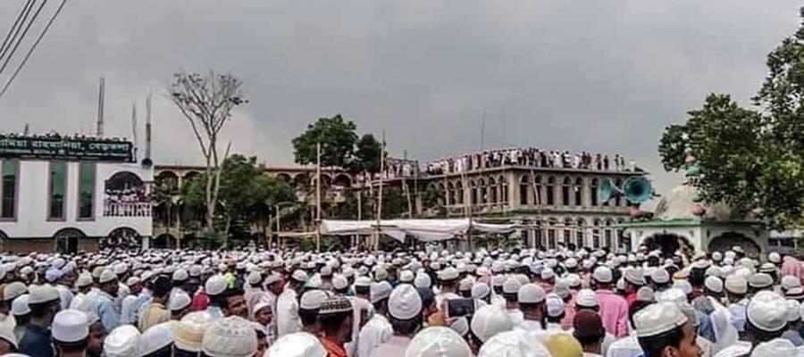 Por funeral de líder islámico, miles de personas violan cuarentena en Bangladesh Por funeral de líder islámico, miles de personas violan cuarentena en Bangladesh
