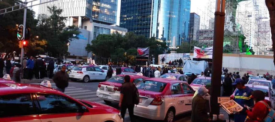 En Palacio Nacional taxistas y artesanos se manifiestan en demanda de apoyos ante afectaciones por el Covid-19