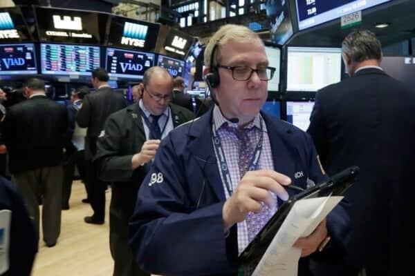 Cierran con pérdidas considerables bolsas en línea tras caída histórica del petróleo Cierran con pérdidas considerables bolsas en línea tras caída histórica del petróleo