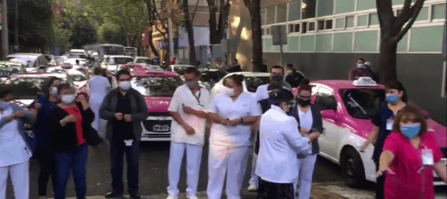 Cierran vialidades médicos y enfermeras del ISSSTE en la Ciudad de México en demanda de insumos para atender el Covid