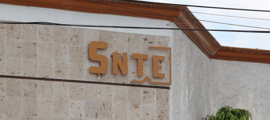 Ofrece SNTE a AMLO espacios para acondicionar 247 hospitales y hacer frente al Covid-19