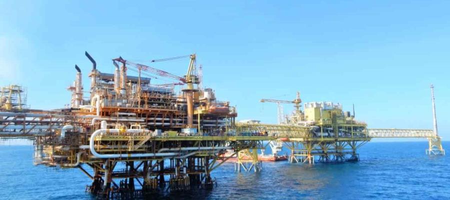 Caen ingresos petroleros de México por primera vez en el año