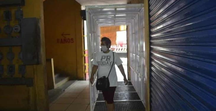 Instalan túneles sanitizantes en Paraíso, pese a recomendación de la Secretaría de Salud