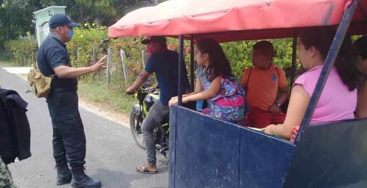 Detienen a pochimovilistas en Jalpa por no respetar decreto de suspensión del servicio