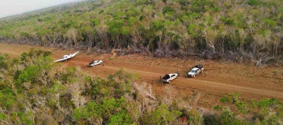 Abandonan avioneta luego de aterrizar en una pista clandestina de Bacalar Abandonan avioneta luego de aterrizar en una pista clandestina de Bacalar