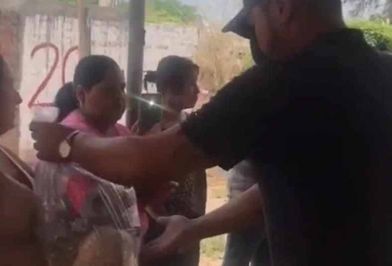 Reparten narcodespensas… ahora en Colima