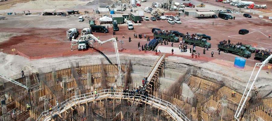 Asegura AMLO que con proyectos de Santa Lucía y Dos Bocas, apoya a la clase alta a superar la crisis económica Asegura AMLO que con proyectos de Santa Lucía y Dos Bocas, apoya a la clase alta a superar la crisis económica