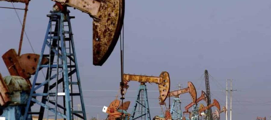 Guerra de precios y falta de espacios para almacenamiento, desplomaron el precio del petróleo texano: Jalife