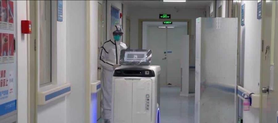 Desinfectan hospital que atiende paciente de Covid-19 en Ecuador con robots