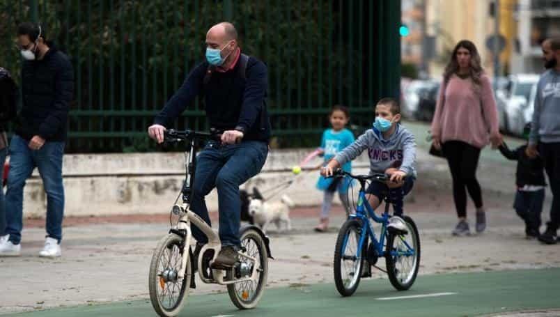 Retoman españoles ejercicio al aire libre tras siete semanas de confinamiento
